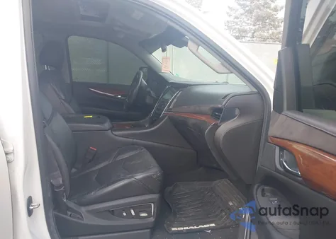 2016 Cadillac Escalade Luxury Collection z USA, uszkodzony, nr VIN 1GYS4BKJ7GR178082